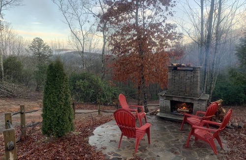 Brevard Cabin | SECLUDED MOUNTAIN GETAWAY WITH MOUNTAIN VIEWS/PRIVATE LAKE ACCESS/PET OK/WIFI
