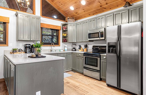 Sevierville House | Secluded onRiver, 4 K Suites Fishin Firepit Hottub