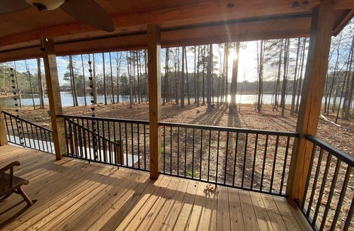 Henderson Cabin | Secluded Waterfront Cabin Retreat