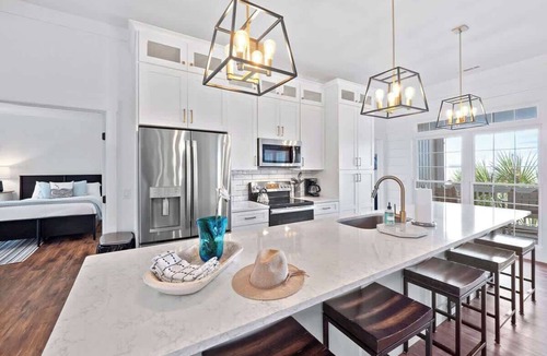 Melrose on the Beach House | Secret Beach Cottage-Oceanfront with golf cart