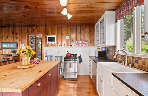 Bow Cottage | September-Fall dates still open. Awesome views, close to great food & fun hikes!