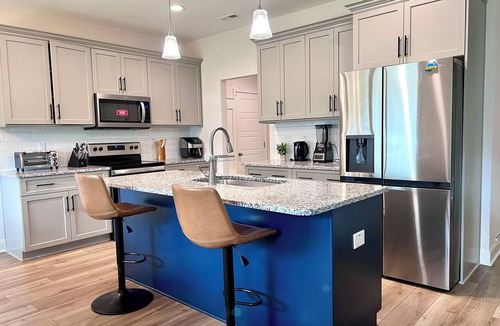 Olivia House | Serene 3-bedroom. 30 Minutes to Fort Bragg