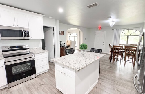 Vero Lake Estates House | Serene & Clean family home in Vero Beach - 10 minutes from Beach!