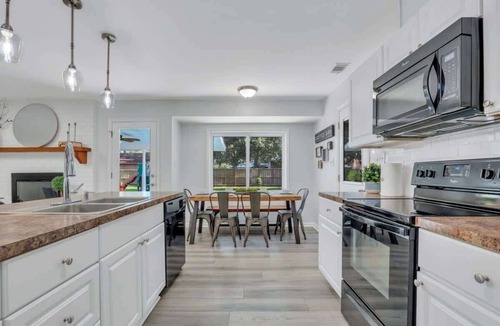 Pooler House | Serene garden home near Savannah
