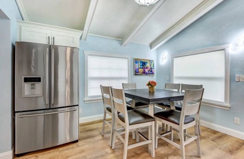 Newtown House | Serene Oasis Beach Getaway - 3 bedrooms in Sarasota