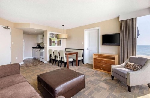 Northeast Virginia Beach Hotel | Serene Oceanfront Retreat in 4 Rooms with Full Kitchen & Outdoor Pool Fun