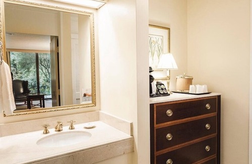 Williamsburg Hotel | Serene Retreat | Near Colonial Williamsburg & Busch Gardens