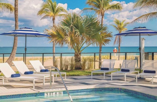 Lauderdale-by-the-Sea Hotel | Serene Stay Near the Beach! Onsite Fitness Center and Outdoor Pool, Pets Welcome