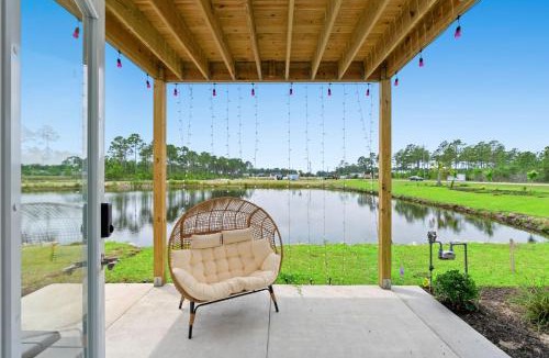 Longs House | Serene waterfron retreat-Near golf Beach Barefoot