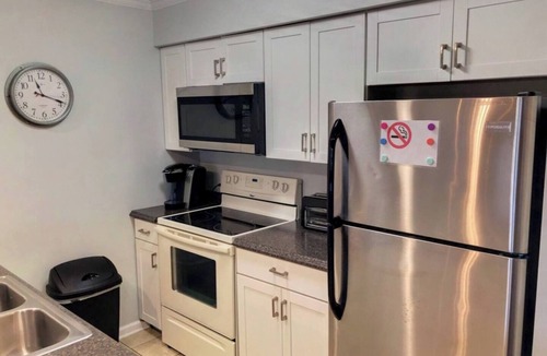 Waterford Plantation House | Serenity by the Coast: Near Airport & Golf Course