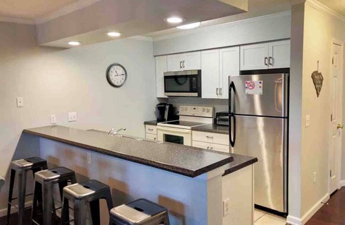 Waterford Plantation House | Serenity by the Coast: Near Airport & Golf Course