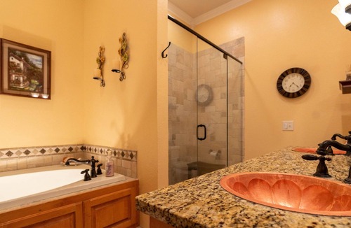 Glenville Villa | SERENITY BY THE LAKE VILLA
