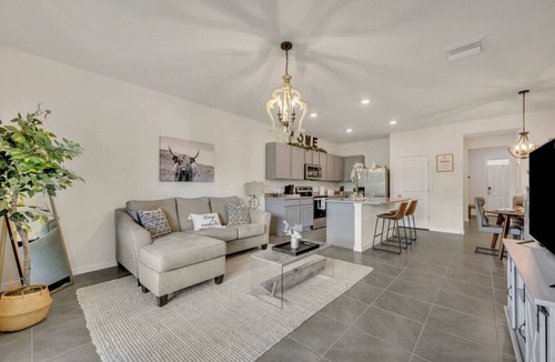 Knights Community Club Apartment | Serenity Townhouse|Pool, Gym, Hiking & Parks