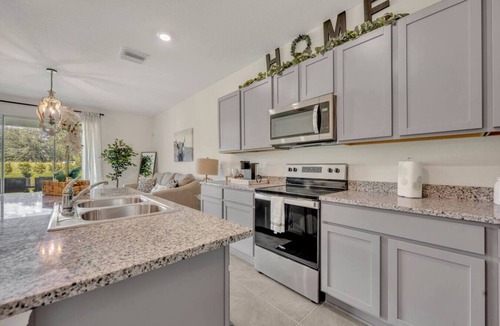 Knights Community Club Apartment | Serenity Townhouse|Pool, Gym, Hiking & Parks