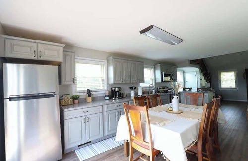 Greeneville House | Serenity with Mountain Views 3BR Deckside Views
