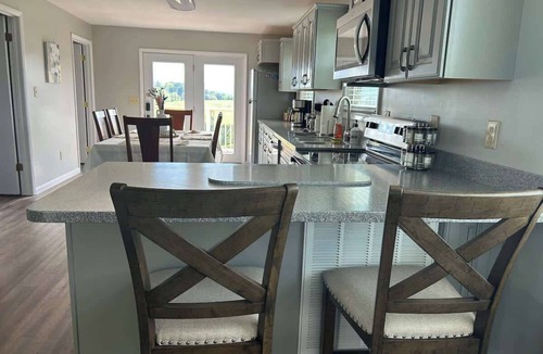 Greeneville House | Serenity with Mountain Views 3BR Deckside Views