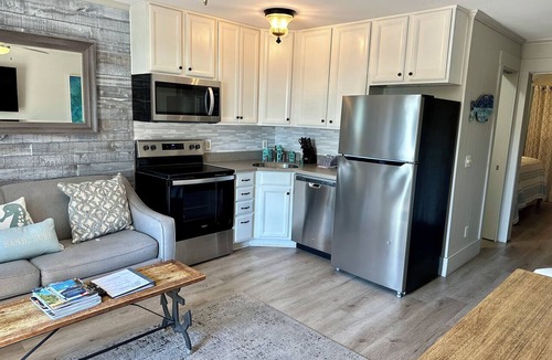 Hilton Head Island Condo | SerenityByTheSea-Couples Retreat-King,Bikes,Chairs