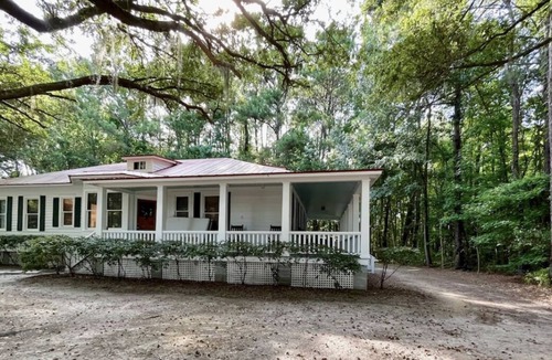 Burton House | Shadow Dawn | Lovely Historic Southern Home | Sleeps 6!