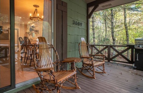 Brevard House | Shady Creek Cabin in Connestee Falls with stream