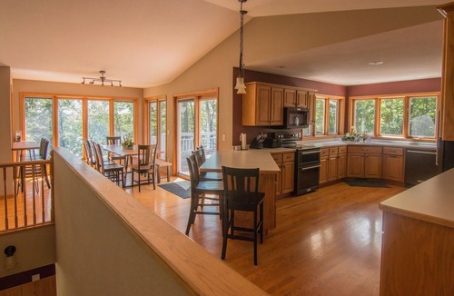 Brainerd House | Shady Crest. Pool table, fireplace, games, kayaks, Legos. 5 kings - 16ppl.