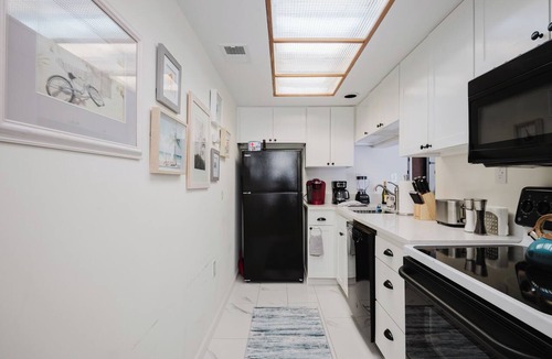 Shelter Cove Condo | Shelter Cove 1 Bdrm/2 Bath - Pet Friendly! Access to Beach & Pool!