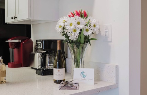Shelter Cove Condo | Shelter Cove 1 Bdrm/2 Bath - Pet Friendly! Access to Beach & Pool!