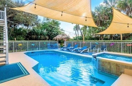 North Beach House | Short walk Beach/rent a golf cart Heated Pool Hot Tub Jacuzzi ,Total privacy !