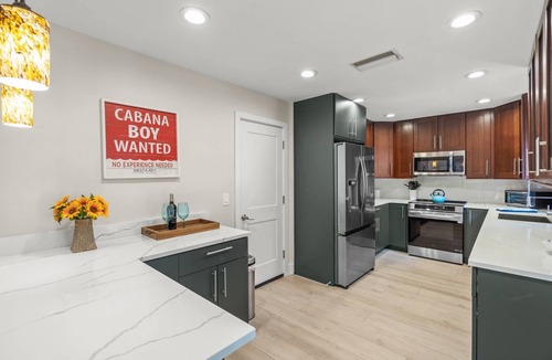 Siesta Key House | Siesta Key's "Toes in the Water" House – Pet-Friendly, Luxury Home w/Private Pool, Steps to Beach!