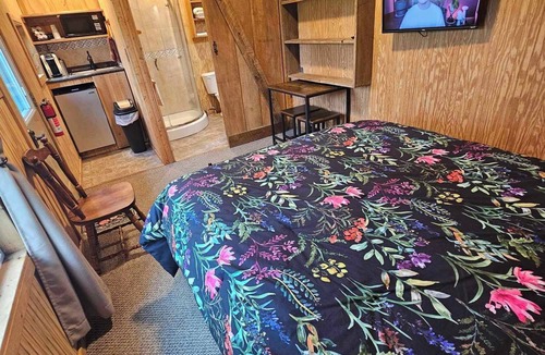Robbinsville Hotel | Simple Life Cabins and Campground