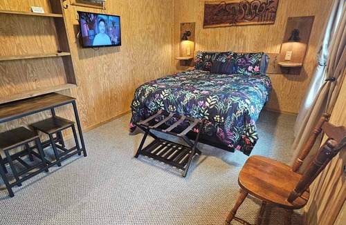 Robbinsville Hotel | Simple Life Cabins and Campground
