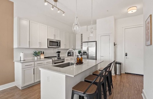 Second Ward Apartment | Skyline Suite - Free Parking, Pool, City Views