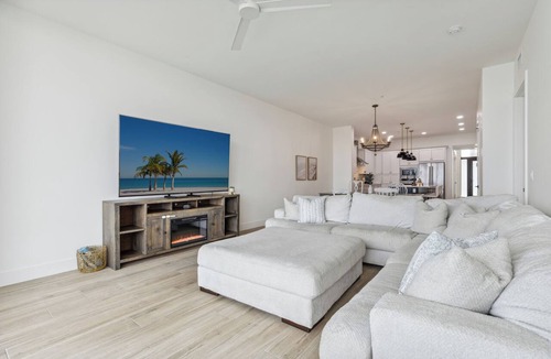 Melbourne Beach Condo | Sleek Coastal Condo with Stunning Riverfront Views and Luxury Amenities