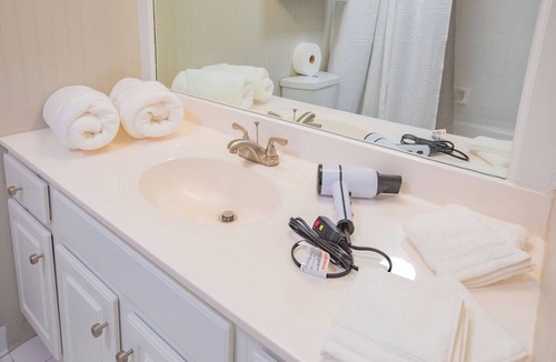Sheffield Park Apartment | Sleek- Mins To - Atrium Health & CIA & Stadium