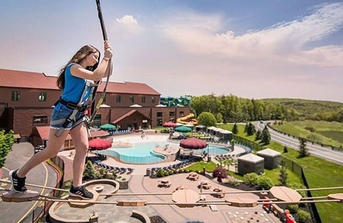Williamsburg Apartment | Sleep 6, Family Studio w Fireplace! GREAT WOLF LODGE WATERPARK INCLUDED, 5 POOLS