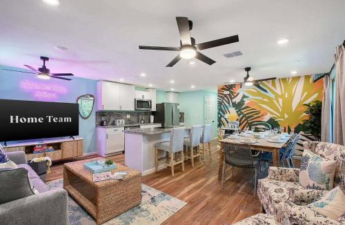 South Bradenton House | Sleeps 10 - Heated Pool & Slide - Games-Min to IMG