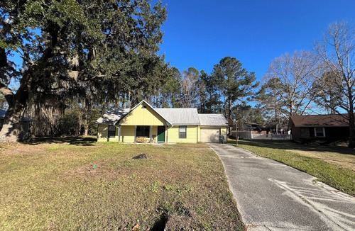 Kingsland House | Sleeps 10 Near HWY I-95,40,17 & Kings Bay navybase,Cumberland Island,JAX airport