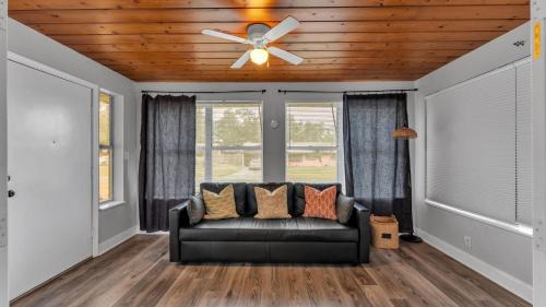 Winter Haven House | Sleeps 16+, Sports Team Friendly, Pet Friendly