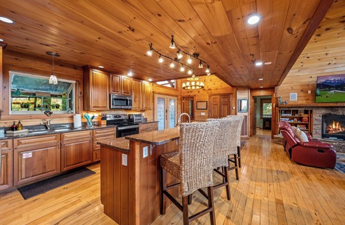 Sevierville Cabin | Sleeps 19*Stunning Views*2 Hot Tubs*Cabin + Studio