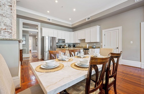 Historic District - North House | Sleeps 26! Walk to River Street, Bars, and Shopping!