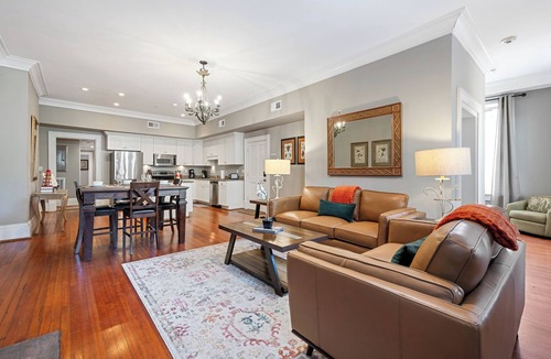Historic District - North House | Sleeps 26! Walk to River Street, Bars, and Shopping!