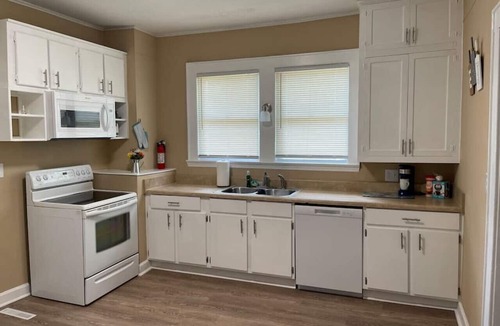 Concord House | Sleeps 6 | 3BR House, Fenced Yard, Pets Welcome - Min to Speedway