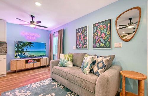 South Bradenton House | Sleeps 8 - Pool w Slide - Games - 6 Min to IMG
