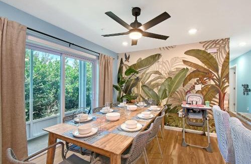 South Bradenton House | Sleeps 8 - Pool w Slide - Games - 6 Min to IMG