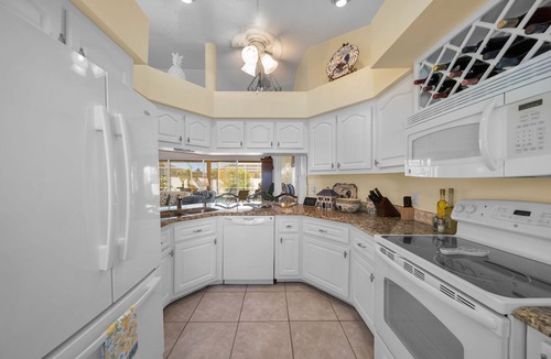 Trafalgar House | Sleeps Up to 6 Guests, Heated Pool, Fenced Yard, Nicely Furnished!