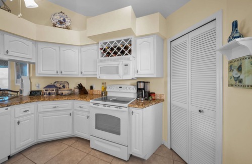 Trafalgar House | Sleeps Up to 6 Guests, Heated Pool, Fenced Yard, Nicely Furnished!
