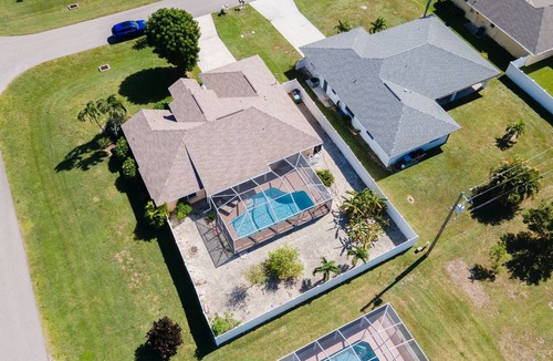Trafalgar House | Sleeps Up to 6 Guests, Heated Pool, Fenced Yard, Nicely Furnished!