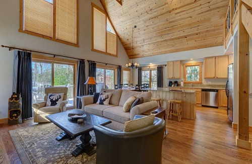 Wildwood Mountain House | Sleepy Bear Cabin: Tranquil Mountain Cabin w/Screened Porch in Wildwood Forest