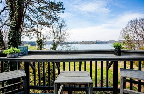 Clemson House | Slice of Heaven at the Clemson Dike