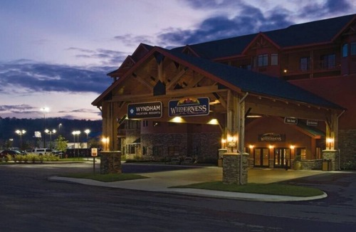 Sevierville Condo | Smokies | Splash Park Vacation | Resort Pools | 2BR Deluxe