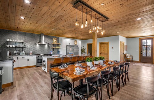Sevierville Cabin | Smoky Mtn Masterpiece ~ Luxury 6BR w/pool, epic theater, gameroom & views!